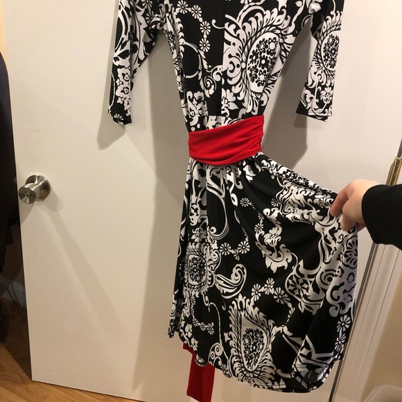 Black and white wrap dress - Picture 2 of 4